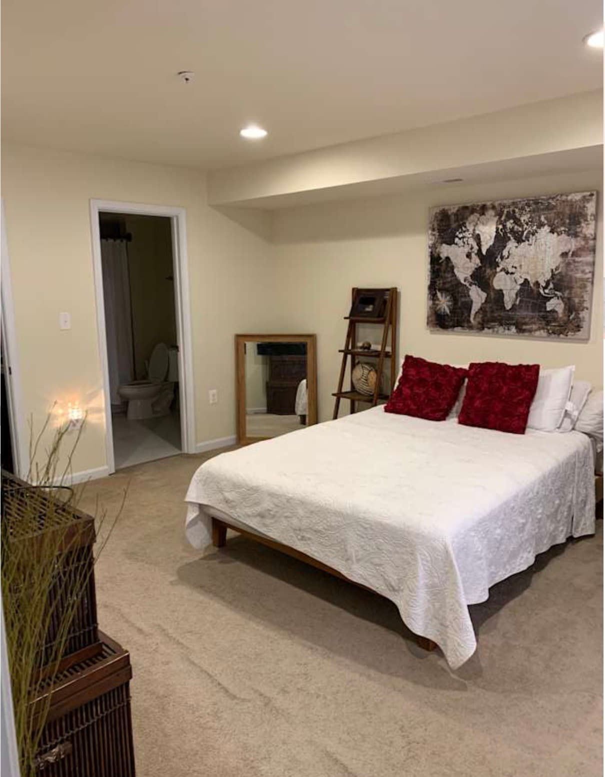 Single room with bathroom